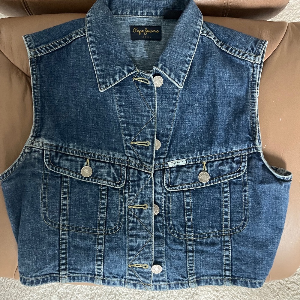 Stylish Sleeveless Jean Jacket